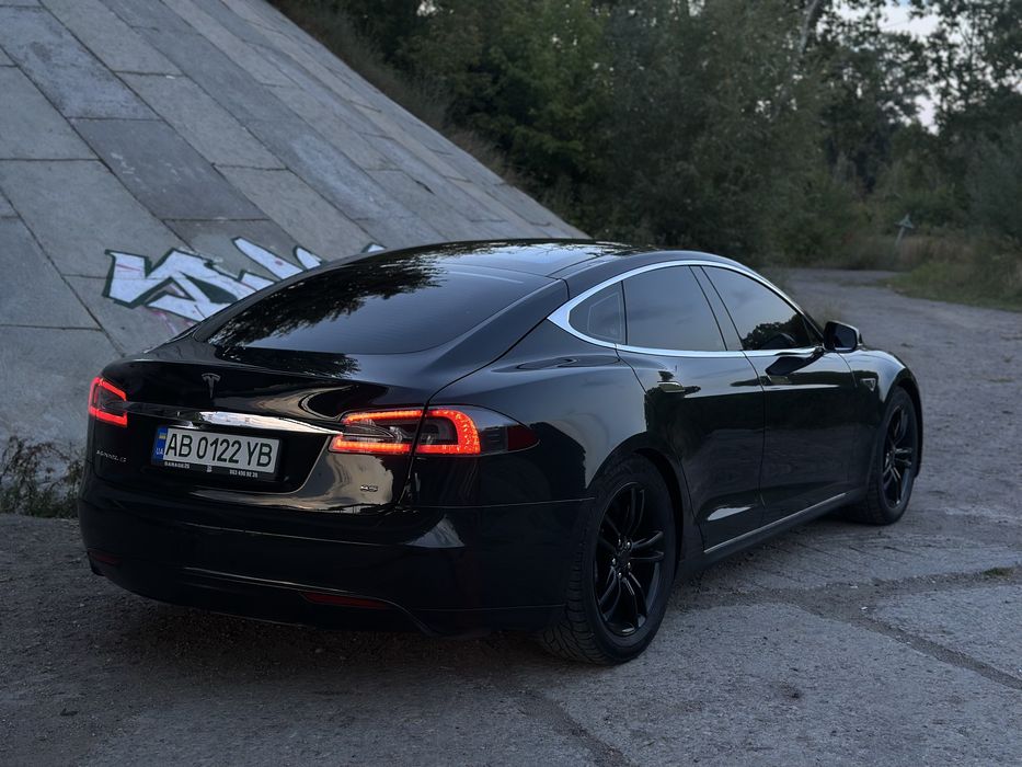 Tesla model s 85