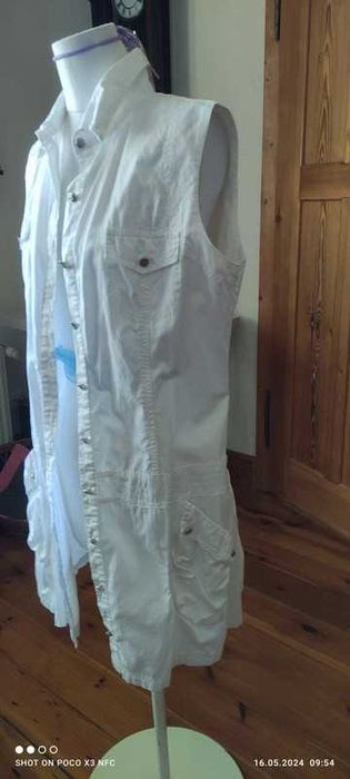 Biała bawełniana sukienka na guziki