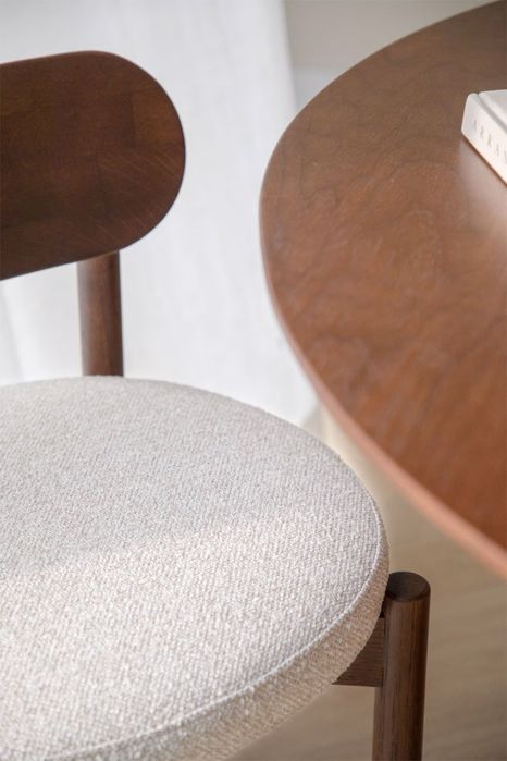 Krzeslo tapicerowane z drewna debowego SKLUM