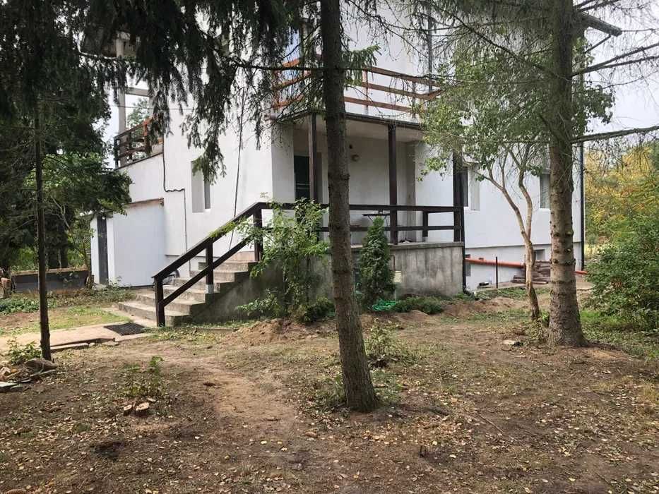 Pokój z łazienką , telewizorem i wi-fi