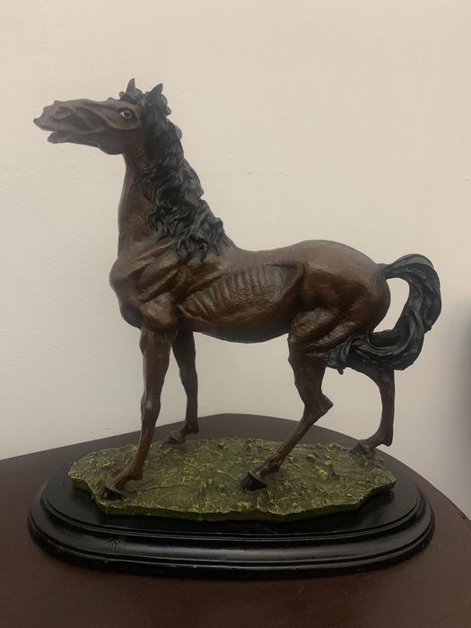 Estátuas de cavalos