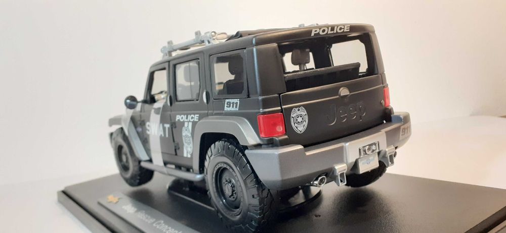 1/18 Jeep S.W.A.T. Police - Maisto Premiere