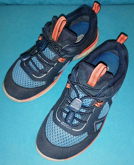 Ecco biom 28 sportowe adidasy granatowo-niebieskie z pomarańczem