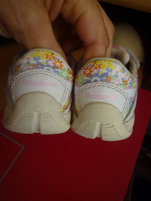 Ténis Reebok de bebé menina nº 19.5, sola rija Bom Estado