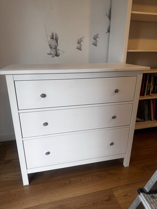 Biala komoda Ikea