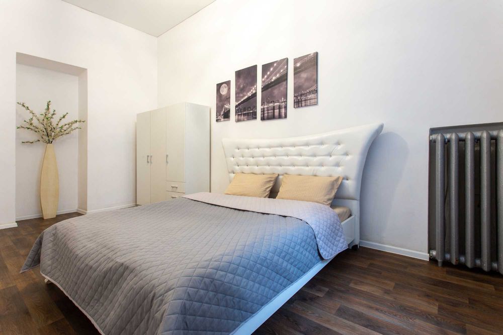 Двокімнатна квартира поряд з ТРЦ Nikolsky подобово/ майдан Конституції