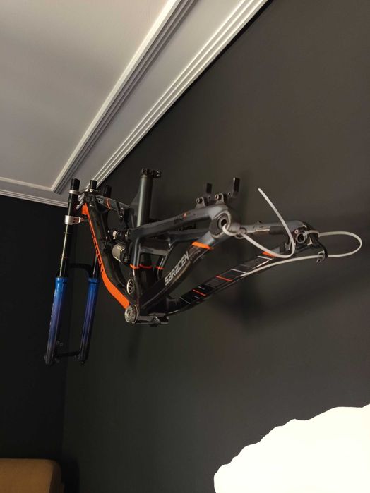 Saracen Myst C Team Carbono Downhill