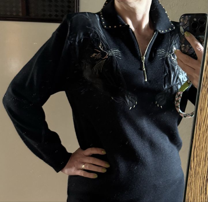 Czarny sweter vintage  z aplikacja pantery , z welna