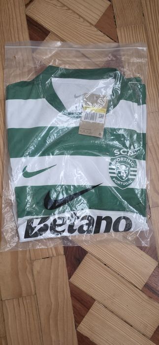 Camisola Sporting 26/27 com publicidade