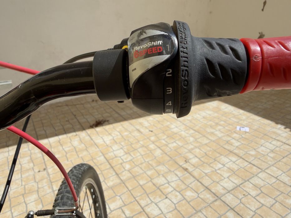 Bicicleta berg de criança com mudanças.