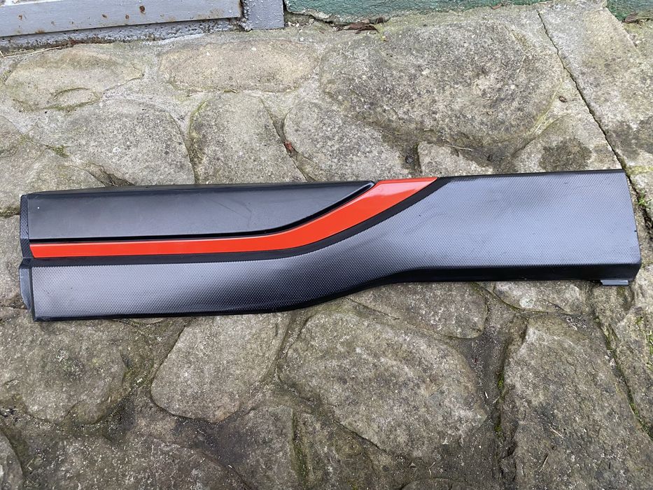 Молдинг накладка задньої правої дверки Subaru Forester 91112SJ380