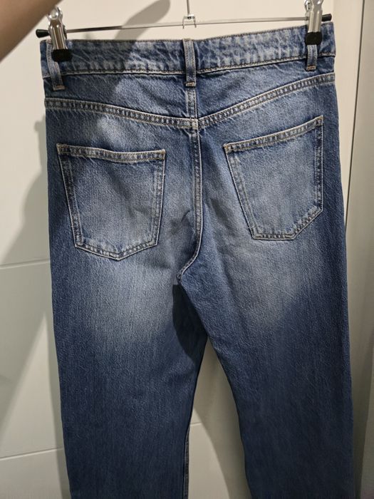Spodnie jeansy z firmy BERSHKA. 32