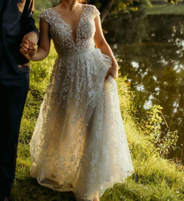 Suknia ślubna z listkami koronką 3D z salonu VOGUE we Wrocławiu