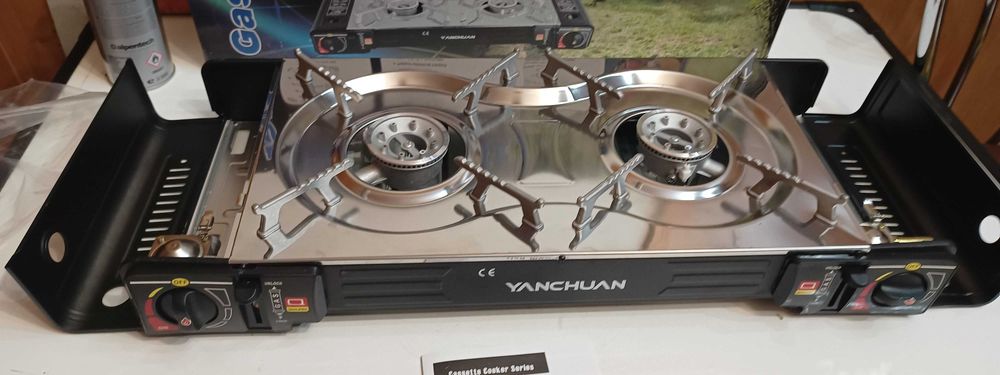 Kuchenka gazowa turystyczna  na kartusze - 2 palnikowa