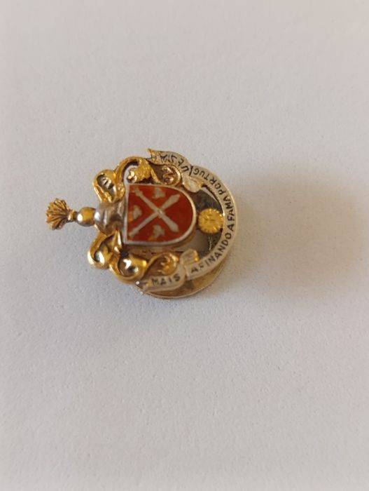 Antigo pin de lapela com brasão de armas "EPA"