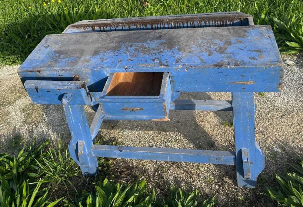 Bancada de carpinteiro antiga tamanho de criança