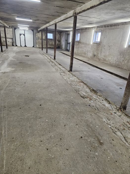 Wynajmę budynek i plac