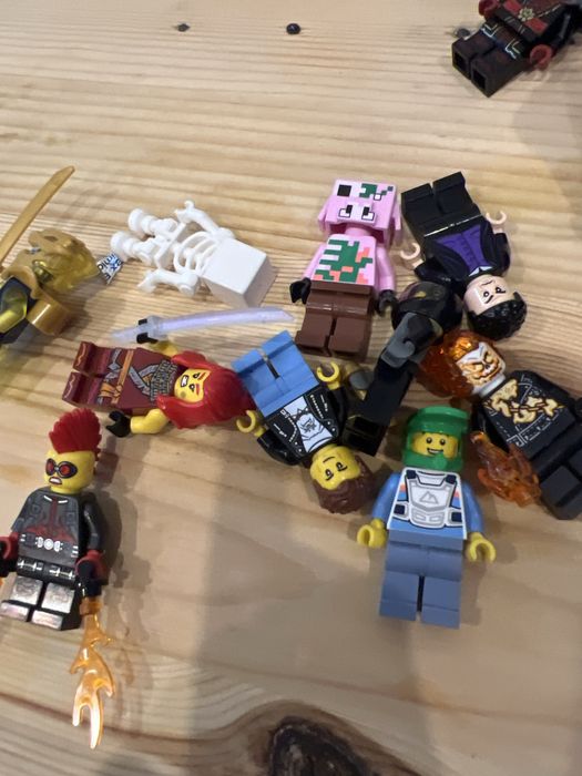 LEGO random minifigure bin great :)