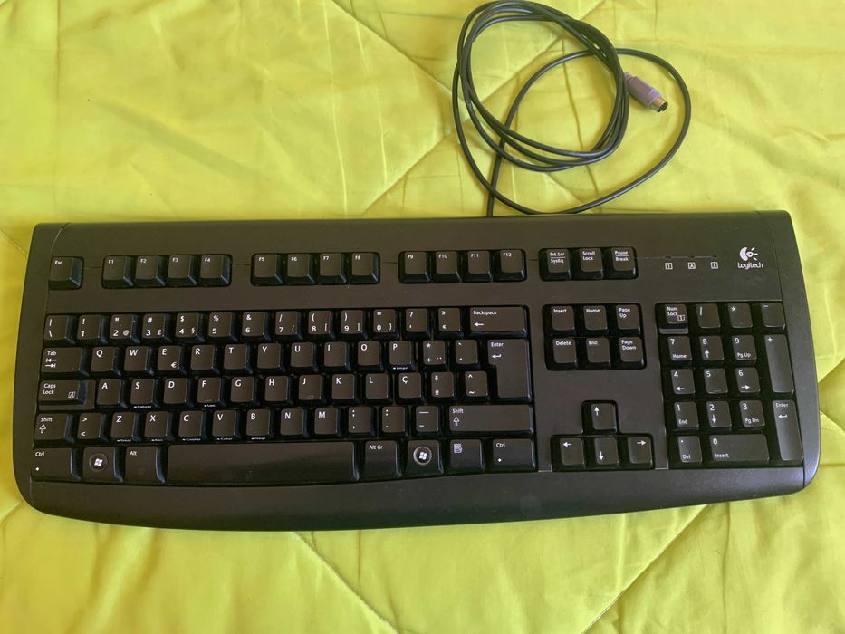 Teclado + Colunas Logitech