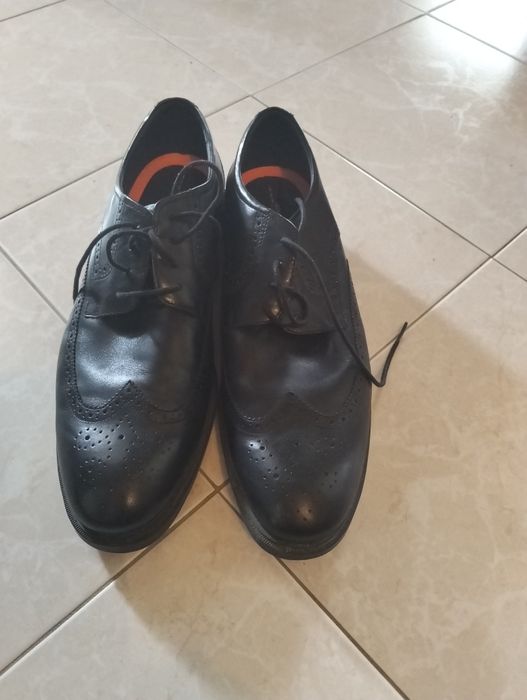 Sapatos novos pretos