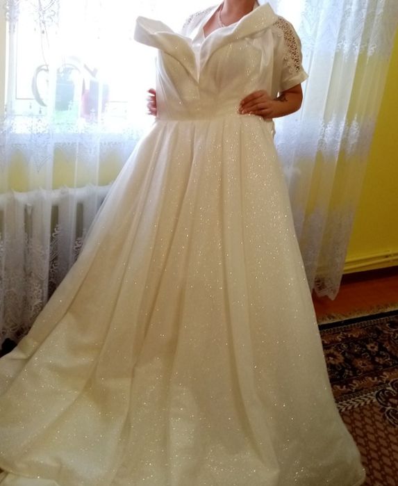 Продам весільну сукню