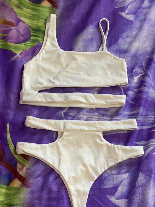 Купальник біленький