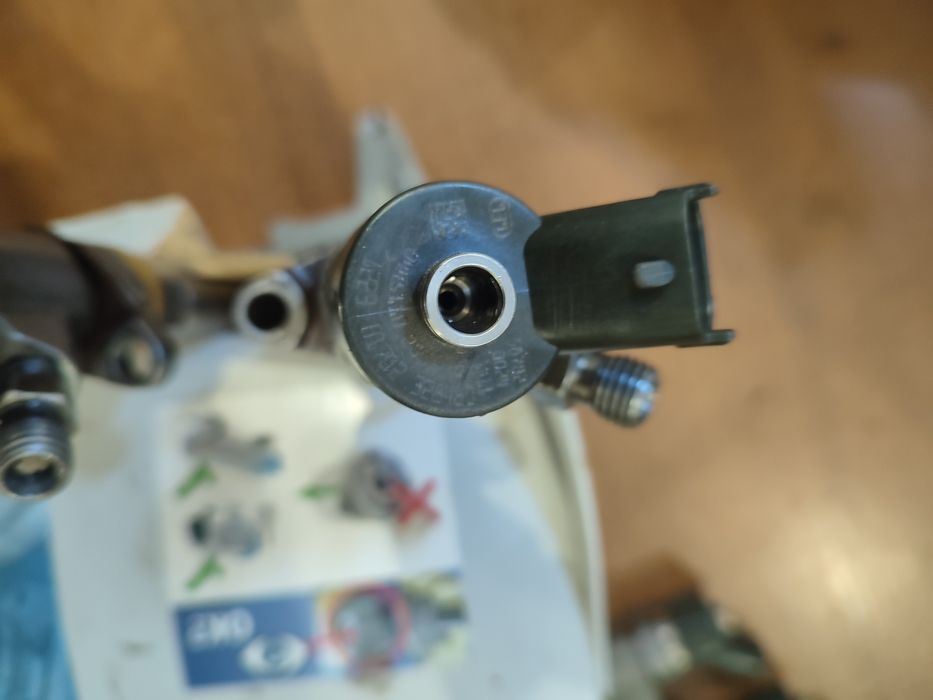 Форсунка дизель  ​​bosch 1.6tdci 16v ford focus.c max. ii 04-11 Berlin