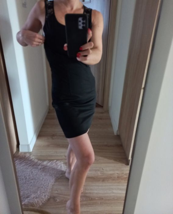 Sukienka czarna z koronką  36