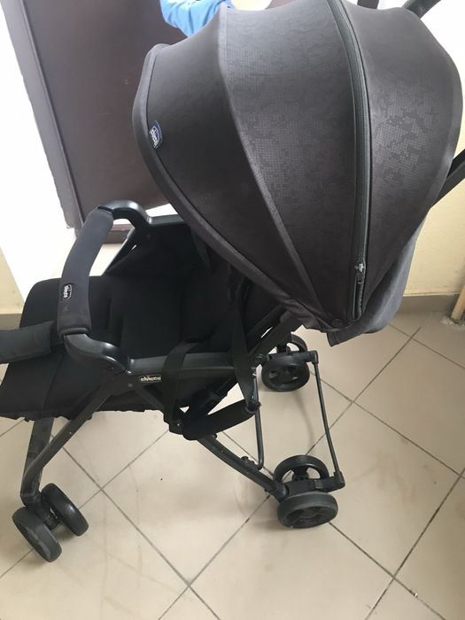 Продам прогулочную коляску Chicco