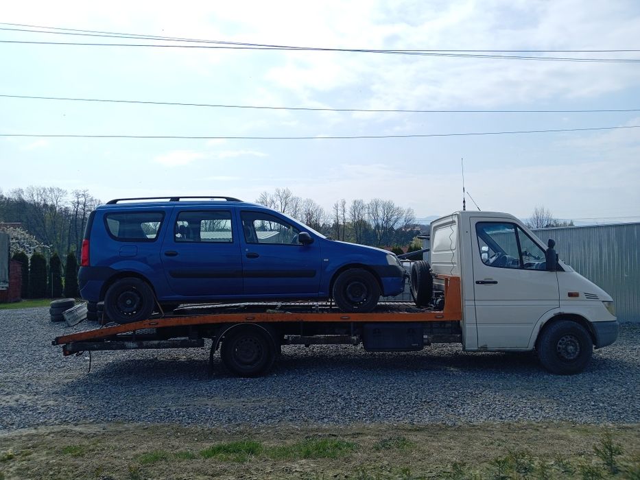 Transport auto laweta dostawczy