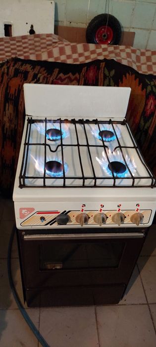 Продам газовую плиту