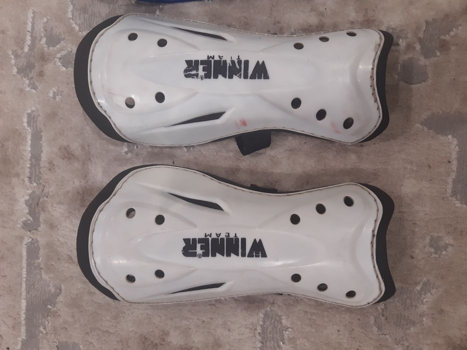 Щитки  футбольні