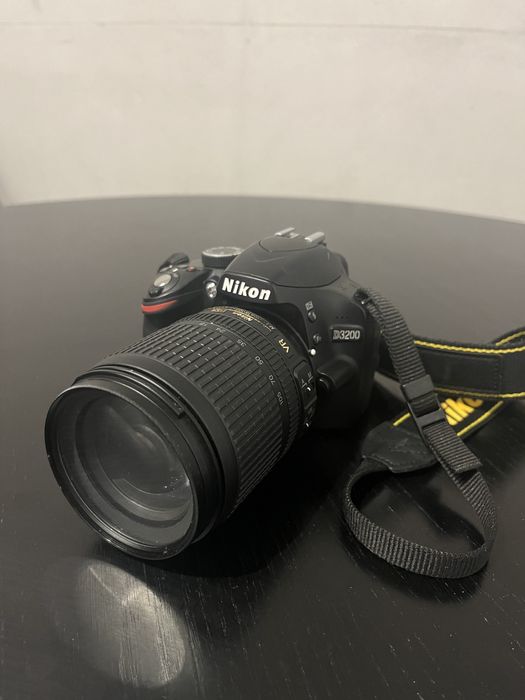 Lustrzanka Nikon D3200 + obiektyw Nikkor 18-105