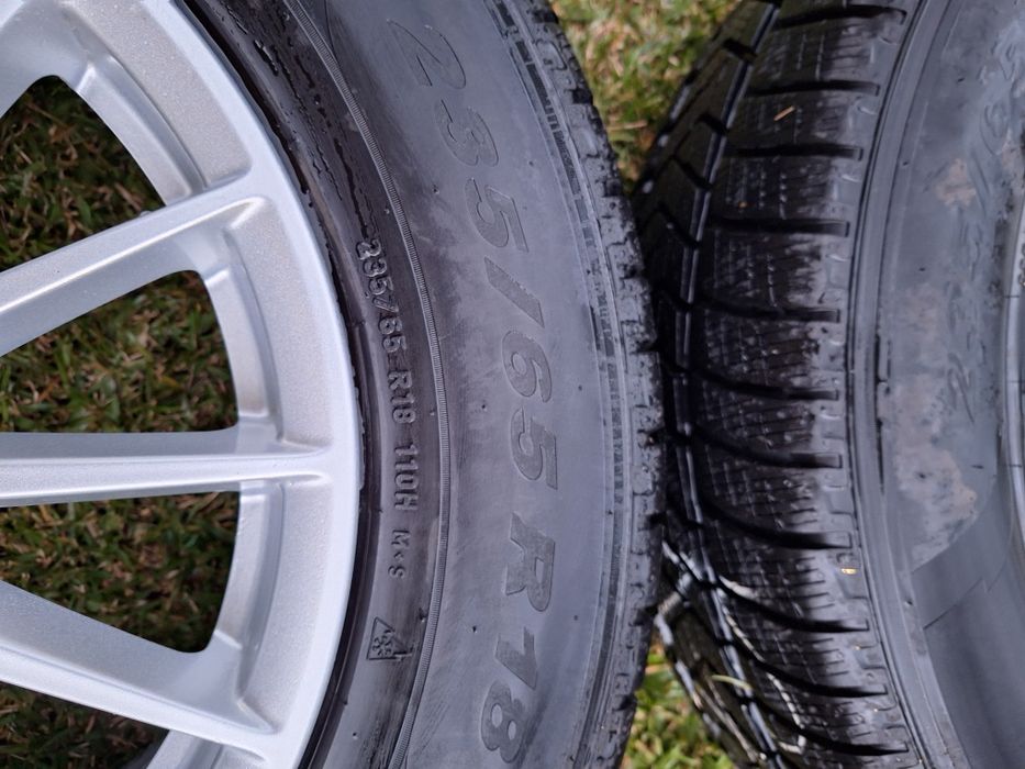 Vendo ou troco Pneus Pirelli 235 65 R18 - jantes não incluídas