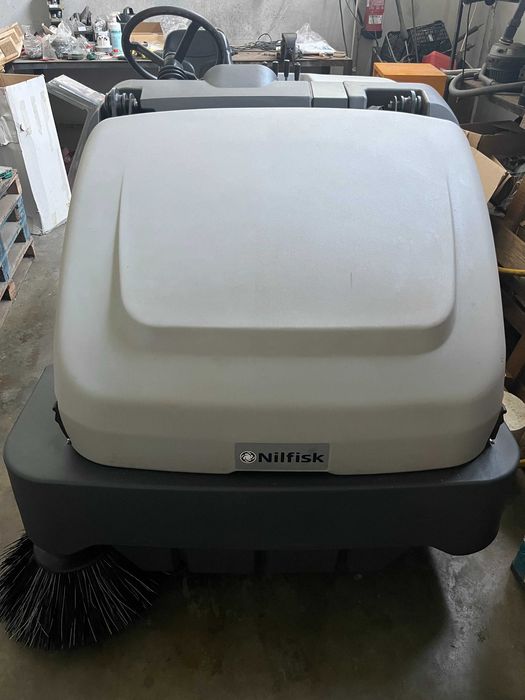 Varredora a Baterias NILFISK SR 1601 B Recondicionada