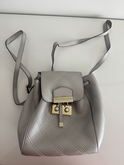 Mochila Guess original NOVA prateada