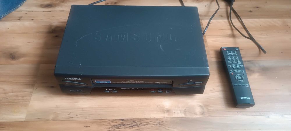 Відеомагнітофон Samsung записує