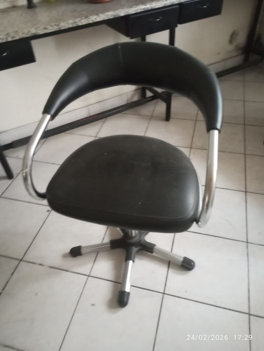 Balcão e artigos para cabeleireiro ou estética