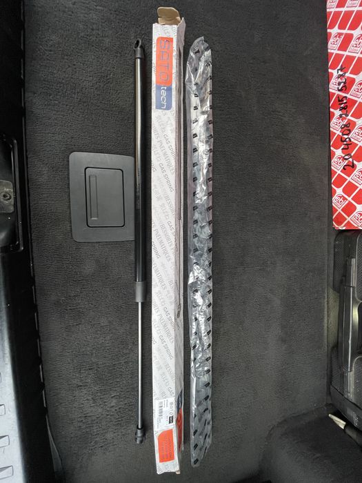 Газовий упор до BMW x3 st 50355