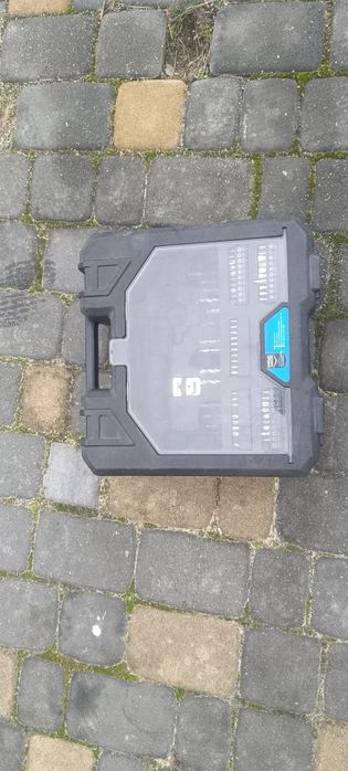 Skrzynka narzędziowa po wkrętarce