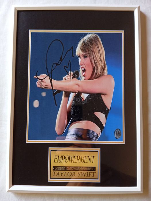Moldura Singer Taylor Swift com Autógrafo (A4)