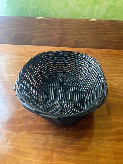 Плетений кошик для хліба