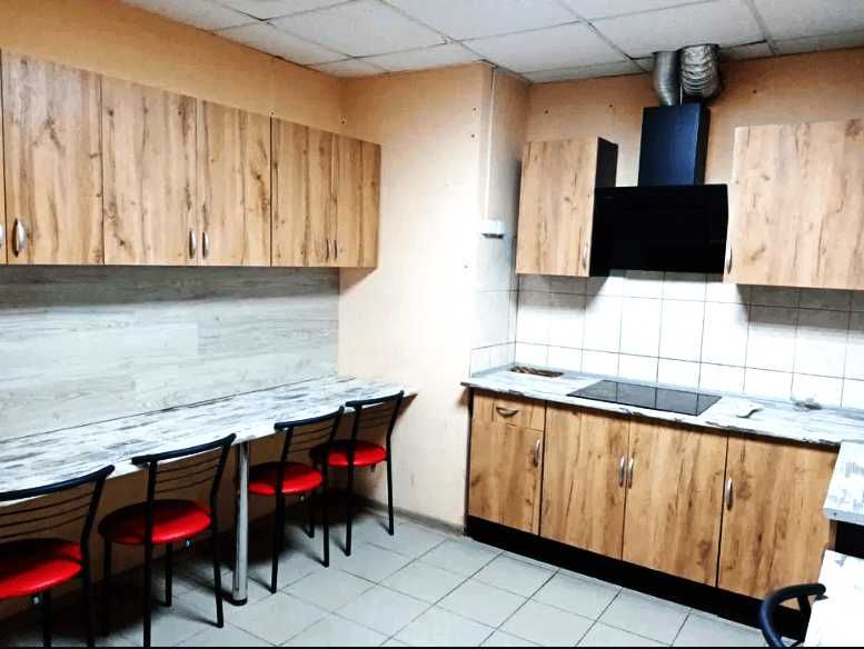 Комфортний хостел з гарним ремонтом. Метро Голосіївська 5 хвилин пішки