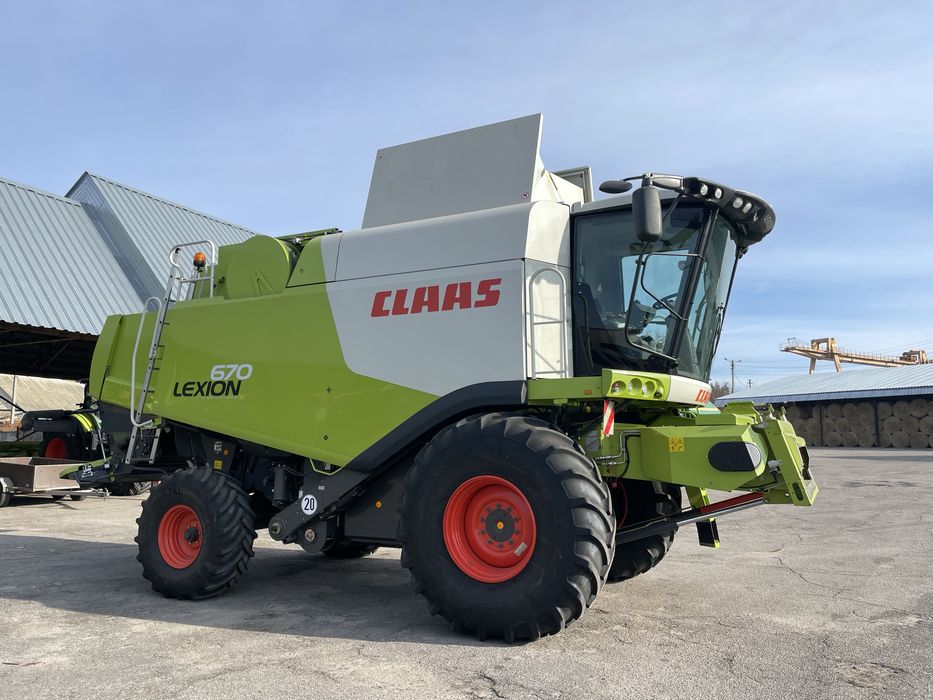 Комбайн CLAAS LEXION 670 2011 Vario750
