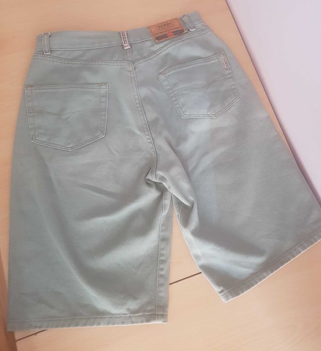 Piękne oldschoolowe spodnie jeansowe krótkie zielone. Rozmiar 38