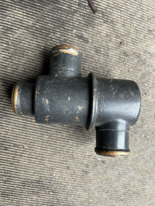 Тормозні передні колодки ВАЗ 2121. Передні решітки. Ущільнювач для две