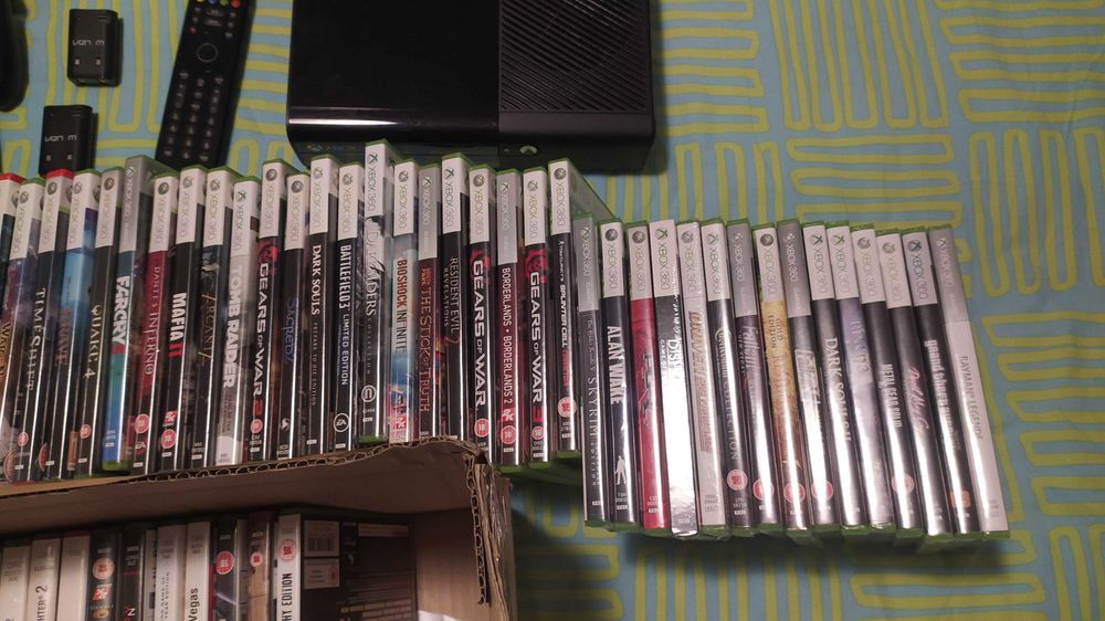 Colecção Xbox 360: quase 100 Jogos + consola 500GB + acessórios