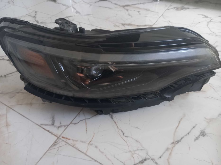 Продам фару джип черокі