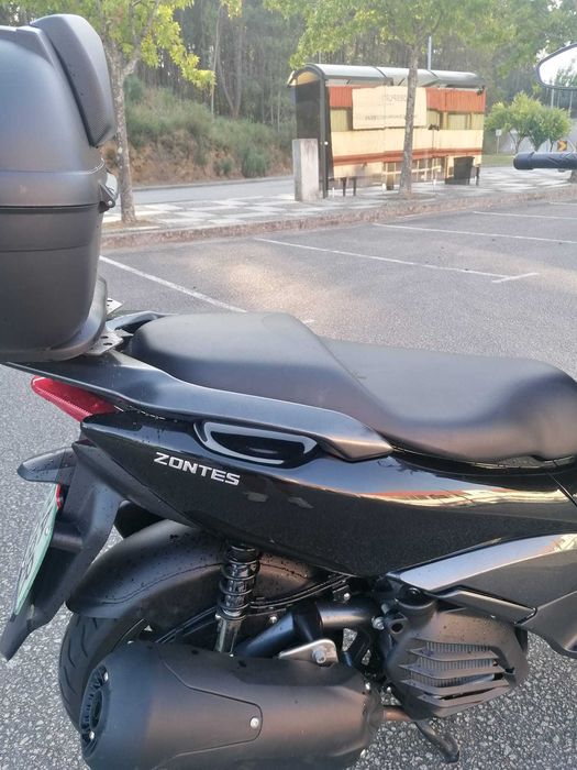 Scooter Zontes 125 M (2023) – Full Extras – Top Case Shad, Quad Lock, Pneus Novos