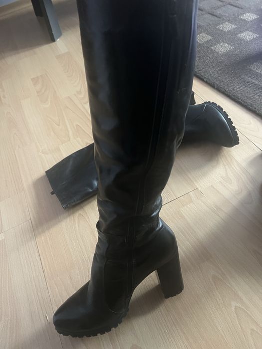 Шкіряні сапожки на каблуку